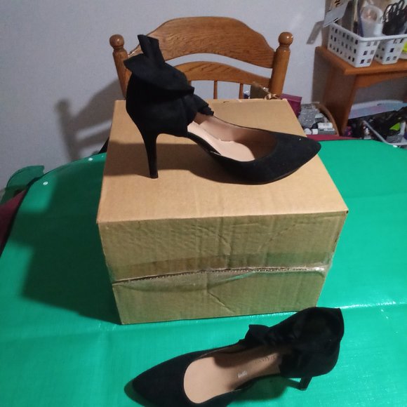 Ladies Ruffle Stilettos - Picture 3 of 4